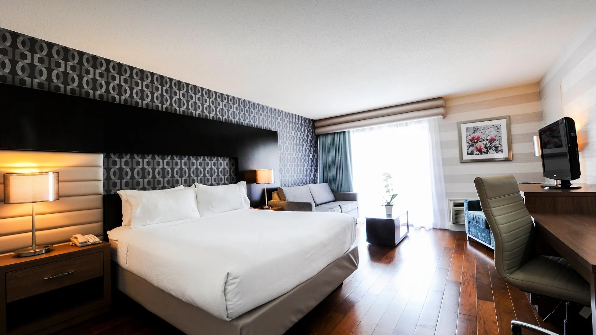 Holiday Inn Niagara Falls-By The Falls By Ihg